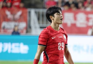 '¡Energía acumulada durante 14 meses!' ¡Sorpresivo titular Seung-won Jung, 'energizante' en todo el primer tiempo... expectativa para el segundo tiempo