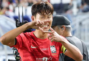 [Ảnh] Son Heung-min, bộ ảnh lễ ăn mừng sau bao lâu
