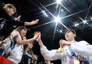"Lee Hyun-jung, signed by Portland, led Korea to gold medal" — U.S. media also spotlighted his outstanding performance with AG... "Korean basketball is strong," bold interview highlighted