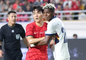 [Photo] Park Jin-seop in a positional dispute with Angulo