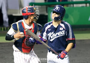 [照片]“第四局上半首位打者”金道永以三振退场