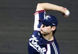 [Photo] Jo Byung-hyun, who appeared in the bottom of the sixth inning