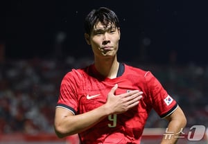 “Llegué tarde pero lo hicieron todo por mí”: Lee Young-jun con doble gol + Kim Ji-soo involucrado en el tanto... El fútbol de Corea derrota a Vietnam 4-0 y alcanza cuatro victorias consecutivas con solo dos triunfos [Aichi Nagoya AG]