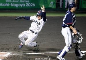 [Photo] Kumada scores in the bottom of the sixth inning to add runs
