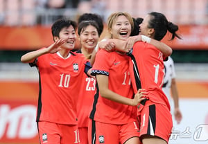 'Next is Japan': Korean women's football team reaches semifinals for the first time in eight years... Yoon Soo-jung hat-trick + Choi Yu-ri multi-goal leads to a 6-3 victory over Uzbekistan [Aichi Nagoya AG]