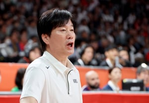 'First gold medal in 12 years' led by coach Park Soo-ho: "Women's basketball is not in a golden era" [Nagoya on-site]