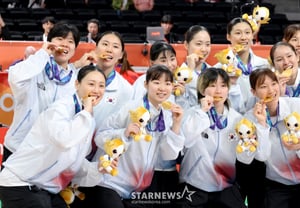 "We never focused on 'specific players' from the start" — The secret behind the women's basketball team defeating China and Japan despite the absence of Park Ji-soo and Park Ji-hyun [Nagoya Field]