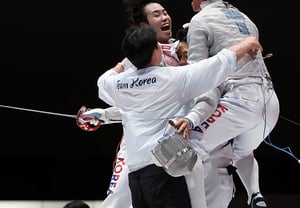 The Korean miracle: '41:44→42:44→43:44→44:44→45:44' — a stunning comeback drama written! Fencing men's sabre team final victory between Korea and Japan marks 'first in history'... Even Japan roared simultaneously at the end, but Oh Sang-wook said, "I was 100% certain of victory." [Aichi Nagoya AG]