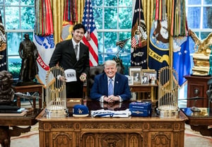 «Джекпот» Трамп анонсирует «внезапное появление» в конфликте между профсоюзами и лигой MLB: «Мне жаль забастовку, я готов помочь».