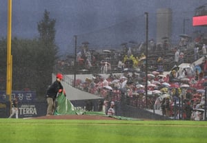 Home runs against all teams → 40 minutes later, 'it never happened.' Torrential rain by Moon Jung-bin erased even LG's victory... Gwangju-KIA game called off due to rain