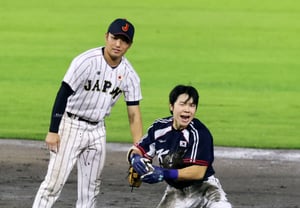[Photo] Kim Ji-chan's 'two-run double in the top of the eighth inning' leads to a comeback victory