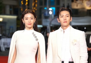 Ji Chang-wook, filming with Jeon Ji-hyun... Director Lee Sang-ho sends coffee car to 'happiness'