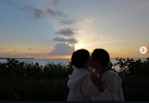 Kim Mu-yeol♥Yoon Seung-a, viaje familiar a Okinawa (Japón).. besos cariñosos