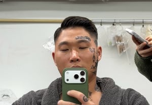 "Tôi xóa hình xăm để diễn xuất mà.." Swings, toàn thân đầy hình xăm trên mặt 'Mỉa mai' [Star Issue]