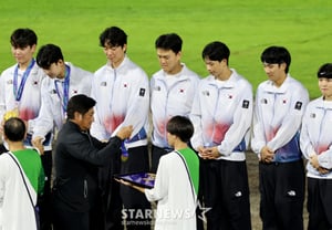 [Photo] 'Forever This Moment' Baseball National Team Players Wear Gold Medals