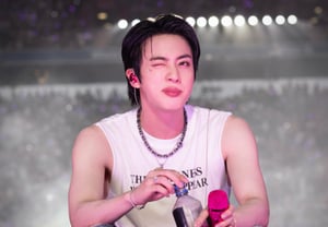 '2 năm liên tiếp đứng đầu' Jin của BTS, xếp hạng 1 tại 'Summer Edition 2026' của House Radio Mexico