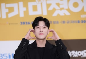 'My Mom Went Crazy' Director: "Dongha Will Show a New Side, Unlike in 'Manager Kim'"