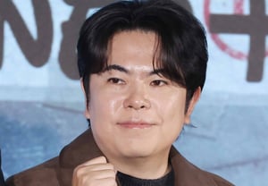 Posing for the 'Tag Game' Hyun Jeong-wan PD [★Photo]