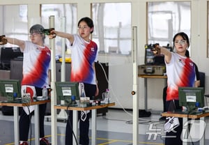 'Campeona olímpica' Yang Ji-in, 'shock elimination' en la prueba individual de pistola de 25 m... Bong Seo-rin avanza a la final, medalla de plata por equipos [desde Toyota]