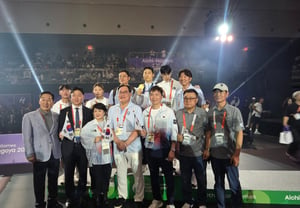 Chủ tịch Hội thể thao Hàn Quốc Yoo Seung-min: "Đại hội thể thao Á châu lần này, có nhiều điều đáng tiếc về điều kiện hiện trường và vận hành... Tôi cảm thấy vô cùng lấy làm tiếc" Sẽ sản xuất và trao tặng huy chương đặc biệt cho vận động viên và huấn luyện viên