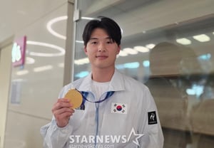 ロッテの6連勝もブカンも知らなかった「韓国優勝だけを見据えてきたユン・ドンヒ、金メダルを手に釜山へカムバック『ファンの皆さんをもっと笑顔にします" [仁川空港現場]