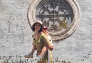 Sayuri, Happy as a Voluntary Single Mother.. Traveling to Macau with Her Much-Grown Son