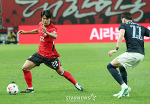 [Foto] Seol Young-woo "Traspasa a Piqueres"