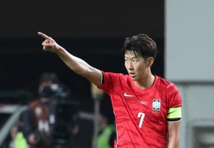 'Most Goals in A-Match' Son Heung-min: "No Emotion at All, Only Regret for the Defeat..." Head Bowed Low After 1-4 Humiliation Against Uruguay