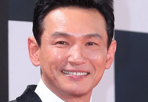 Hwang Jung-min lại bị người phụ nữ 40 tuổi tố cáo lần nữa vì stalking.."Thông tin cá nhân bị lộ trong quá trình xét xử"