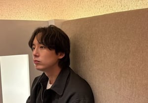坂口健太郎、警察の出動騒動にも平然と..公開1か月記念ステージ挨拶