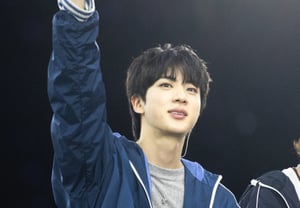 BTSジン、アイドルピックで71週連続1位..ウィークリー最多得票「全部門統合1位」
