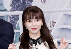 クォン・ミナ、母親の容体不良を訴え・警察に実名を公開したが..SNSが突然閉鎖された [スター・イシュー]