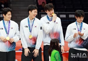 鳥肌が立った「男子バスケットボール『12年周期』金メダル、2002・2014の大先輩監督たちの感想」 [KBL現場]
