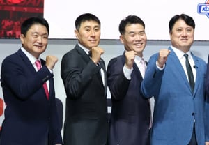 [Foto] Yoo Do-hoon, Lee Sang-min, Cho Sang-hyun y Moon Kyung-eun: "Cuatro personas, cuatro estilos; misma cama, sueños distintos"