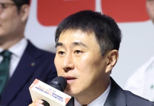 [Photo] Head coach Lee Sang-min: "I'm also casting my vote for Hur Jae"