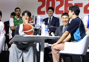 [フォト] イ・サンミン「ホ氏兄弟の風変わりな魅力に笑いの花」