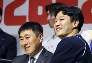 [フォト] ホ・ウン「ホ・フンの話術をどうやって止めるのか」