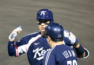 NC, with a "last chance for a fall playoff berth," places Kim Ju-won, who won the "Asian Games gold medal," directly into the starting lineup... Manager Lee Ho-jun: "Now that Ju-won is back, I hope we can win in a row" [Jamsil on-site report]