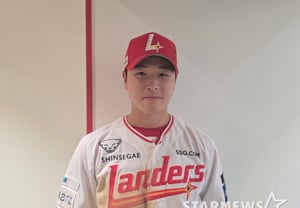 "Chỉ cần bước ba bước thôi là tôi không thể thở được" — Tâm phổi phục hồi sau phẫu thuật tim, 'trung tâm ngoài sân hàng đầu trường trung học' trở lại sân cỏ với hit đôi lần đầu tiên sau 1249 ngày