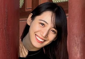'A genuine track and field alumna,' Japanese beauty announcer's live attendance at Asian Games athletics draws attention: "Not here for reporting, but to cheer on my seniors"... Fans say, "I can picture her running"