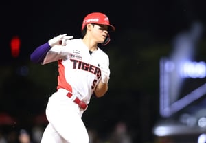 «¡Menos de 24 horas tras su regreso y un impacto!» El jonrón número 41 de Kim Do-young es increíble: los Tigers rompen el récord de 45 años de historia y lideran en solitario la carrera por el título de campeón de jonrones