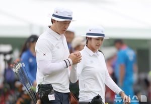「世界新記録の主人公」チェ・ヨンヒ・パク・ジョンユン、アーチェリーコンパウンド混合決勝進出「銀メダル確保」 [岡崎現場]