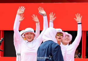[Photo] Compound women's team archery's Kang Yeon-seo, Park Jeong-yoon, and Park Ye-rin edge out Taiwan by one point