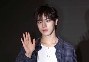 Thành viên CLOSE YOUR EYES Song Seung-ho 'cử chỉ tay lạnh lùng'[★ẢNH]