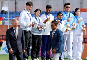 [Photo] 'Even Jeong Ui-seon (Chairman) feels the regret' Archery compound silver medalists Park Jung-yoon and Choi Yong-hee