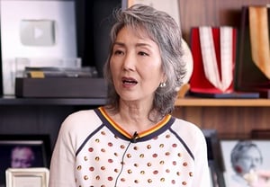 イ・フィヒャン、「暴力団出身」の夫が直接タバコを教える「ちゃんと吸って倒れたこともある」