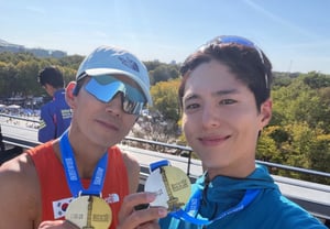 Sean, Runs Marathon in Berlin with Park Bo-gum: "Impressed That He Completed the Full Course" [Star Issue]