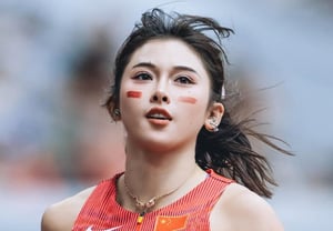 日本为之倾倒!中国跨栏女神,铜牌后突发举动令日本粉丝沸腾……“为何将跑道变成T台”纹身与全妆也备受关注【爱知·名古屋亚运会】