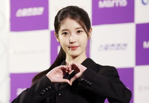 IU directly addresses fans' concerns: "Due to contact allergies… many restrictions on hair and makeup" [Star Issue]