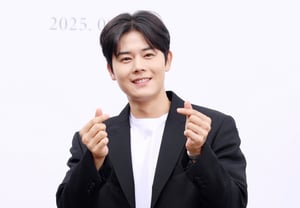 『新兵4』キム・ドンジュン、運動中に前十字靭帯を負傷「撮影が終わった後に怪我をした..活動に支障なし [公式]
